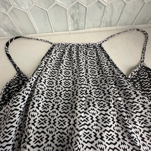 Black & White Forever 21 Aztec Print Sleeveless Top With Tassel Detail Womens Si - Picture 6 of 7